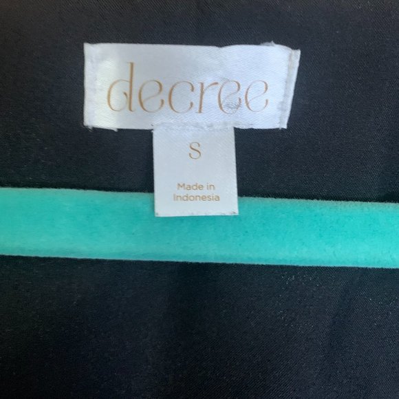 Black Bell Sleeved Romper - Picture 5 of 5